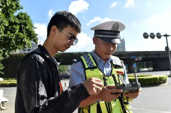 無人機抓拍斑馬線不禮讓行為插圖 無人機抓拍斑馬線不禮讓行為