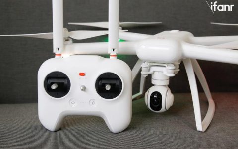 小米無人機(jī)開箱：這個設(shè)計(jì)讓你把飛機(jī)塞進(jìn)背包