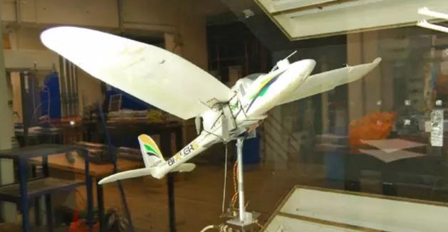一種像鳥兒一樣著陸的無人機插圖 一種像鳥兒一樣著陸的無人機