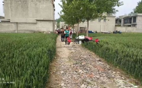 一位植保飛手的自白：“飛手現(xiàn)在雖苦，但未來很甜?！?title=一位植保飛手的自白：“飛手現(xiàn)在雖苦，但未來很甜。”縮略圖