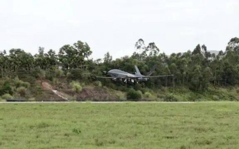 我國首次高空大型無人機(jī)海洋、臺(tái)風(fēng)綜合觀測試驗(yàn)取得圓滿成功。