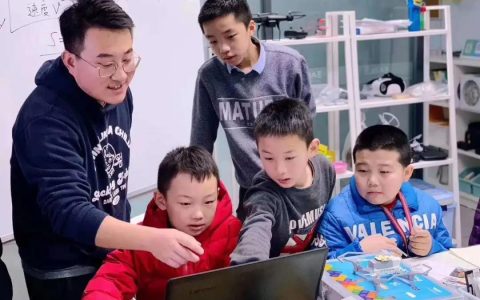 中小學(xué)無(wú)人機(jī)創(chuàng)客教育課程三大特點(diǎn)