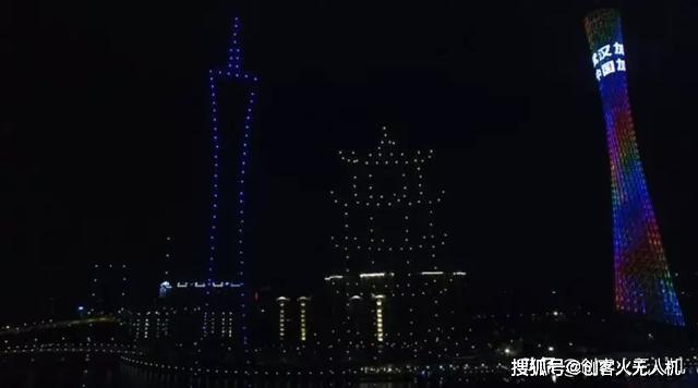 元宵之夜廣州500架無人機編隊表演插圖2 “廣州塔與武漢黃鶴樓”