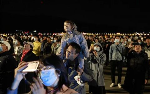 多圖高清！200架無人機昆明滇池升空表演