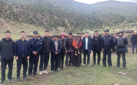 驚險！西藏3歲兒童失聯(lián)36小時后，安全現(xiàn)身陡峭山頂，疑被豹子叼走