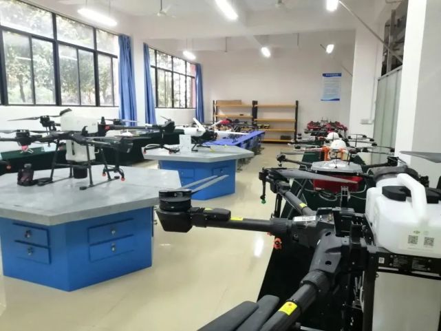 無人機(jī)應(yīng)用技術(shù)專業(yè)怎么樣(學(xué)什么畢業(yè)后干什么)插圖15 無人機(jī)應(yīng)用技術(shù)