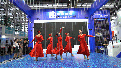 全系列編隊表演再豎標(biāo)桿，高巨創(chuàng)新新品無人機(jī)驚艷亮相