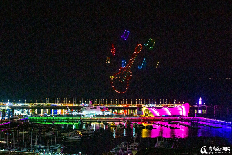 青島夜空上演無人機(jī)大秀 背后這個(gè)執(zhí)飛團(tuán)隊(duì)有點(diǎn)牛