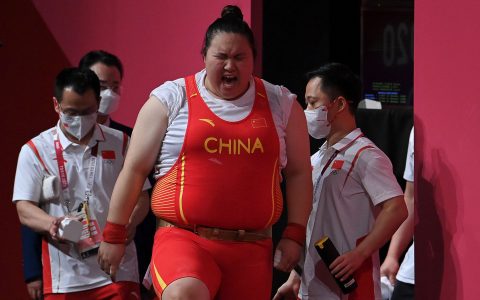 擊敗變性男選手！“大寶貝”李雯雯奪金，中國(guó)舉重7金收官