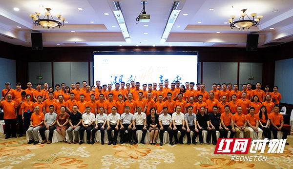 湖南省無(wú)人機(jī)行業(yè)協(xié)會(huì)成立(全國(guó)第六家省級(jí)無(wú)人機(jī)行業(yè)協(xié)會(huì))插圖 “湖南飛起來(lái)”湖南省無(wú)人機(jī)行業(yè)協(xié)會(huì)成立