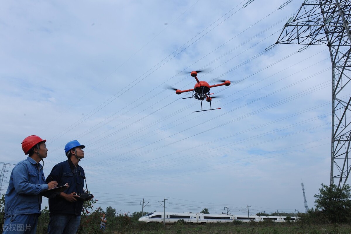 新疆首座輸電線路無人機(jī)巡檢機(jī)巢(巡視效率提高逾2倍)插圖 新疆首座輸電線路無人機(jī)巡檢機(jī)巢建成投運(yùn)