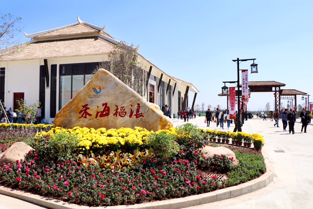連村里的阿姨都是無人機(jī)專業(yè)操手(江門臺(tái)山市數(shù)字賦能農(nóng)業(yè))插圖 「大V走僑鄉(xiāng) 感受江門紅」之四:“連村里的阿姨都是無人機(jī)專業(yè)操手”