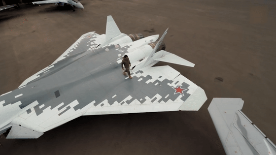 點(diǎn)擊放大 俄版“忠誠僚機(jī)”S-70“獵人”無人機(jī)(內(nèi)置彈艙可攜帶2.8噸彈藥)