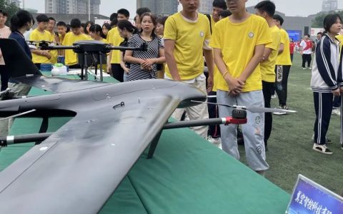 從無人機(jī)、機(jī)器人，看科技與歷史的對(duì)望（四川翼空智控科技有限公司）