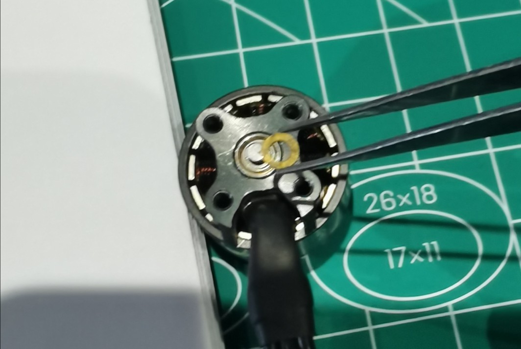 無人機(jī)電機(jī)轉(zhuǎn)動(dòng)異常(無刷外轉(zhuǎn)子電機(jī)拆解教程)插圖1 無人機(jī)電機(jī)轉(zhuǎn)動(dòng)異常(無刷外轉(zhuǎn)子電機(jī)拆解教程)