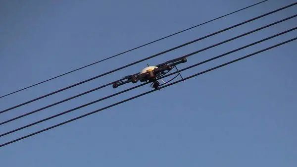 俄軍研制可利用輸電線進行充電無人機插圖 圖片