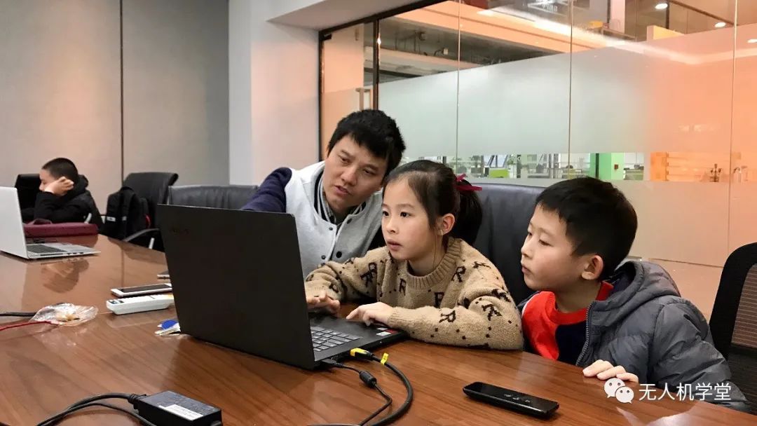 湛江哪有小學(xué)生無人機冬令營(湛江無人機編程價格)插圖6 圖片