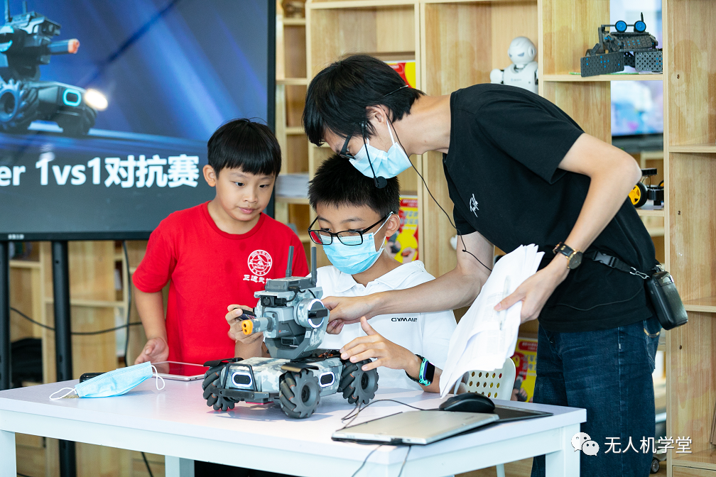 湛江哪有小學(xué)生無人機冬令營(湛江無人機編程價格)插圖 圖片