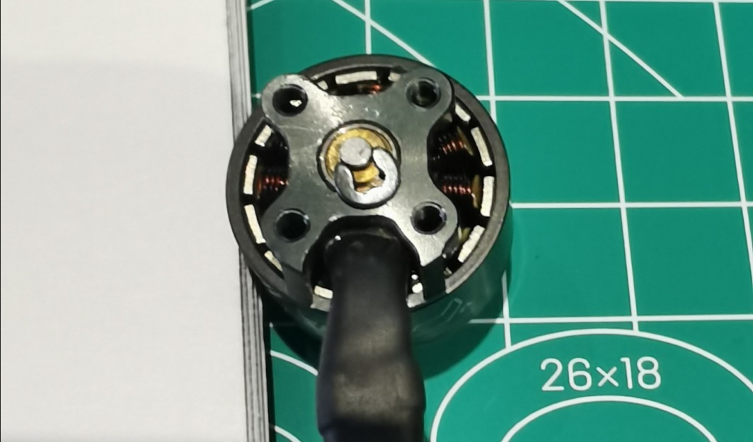 無人機(jī)電機(jī)轉(zhuǎn)動(dòng)異常(無刷外轉(zhuǎn)子電機(jī)拆解教程)插圖 無人機(jī)電機(jī)轉(zhuǎn)動(dòng)異常(無刷外轉(zhuǎn)子電機(jī)拆解教程)