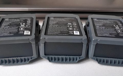 無人機電池定期維護很重要（小心電池“餓死、撐死”）