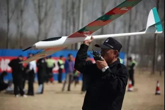 公安大學(xué)開設(shè)《無人機(jī)警務(wù)駕駛》課程(四個教學(xué)模塊共32學(xué)時)插圖1 公安大學(xué)首次開設(shè)《無人機(jī)警務(wù)駕駛》課程