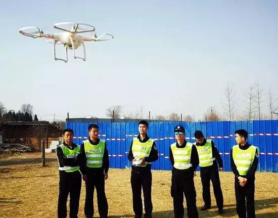 公安大學(xué)開設(shè)《無人機(jī)警務(wù)駕駛》課程(四個教學(xué)模塊共32學(xué)時)插圖2 公安大學(xué)首次開設(shè)《無人機(jī)警務(wù)駕駛》課程