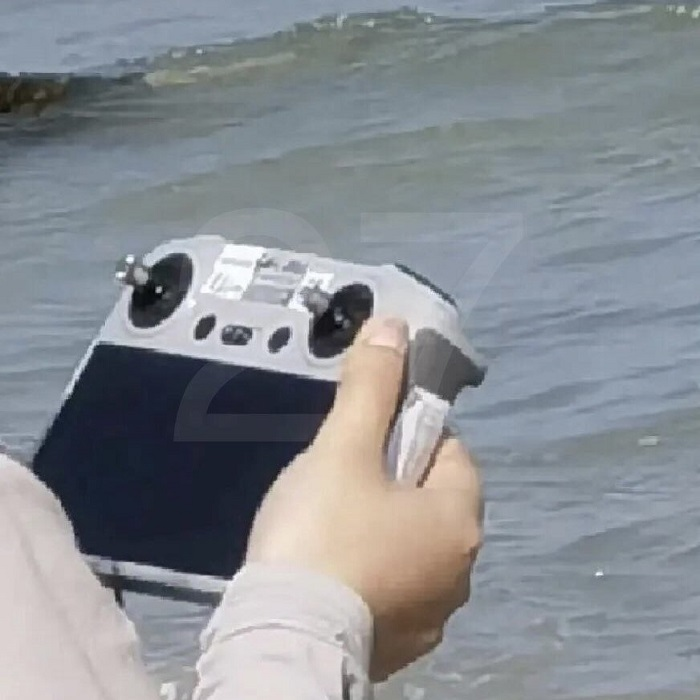 大疆Mini 3無人機(jī)諜照曝光 新款遙控器內(nèi)置大屏幕插圖3 圖片