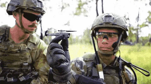 美軍又嘚瑟：最小的軍用無(wú)人機(jī)，上百萬(wàn)元，中國(guó)廠商看后笑而不語(yǔ)