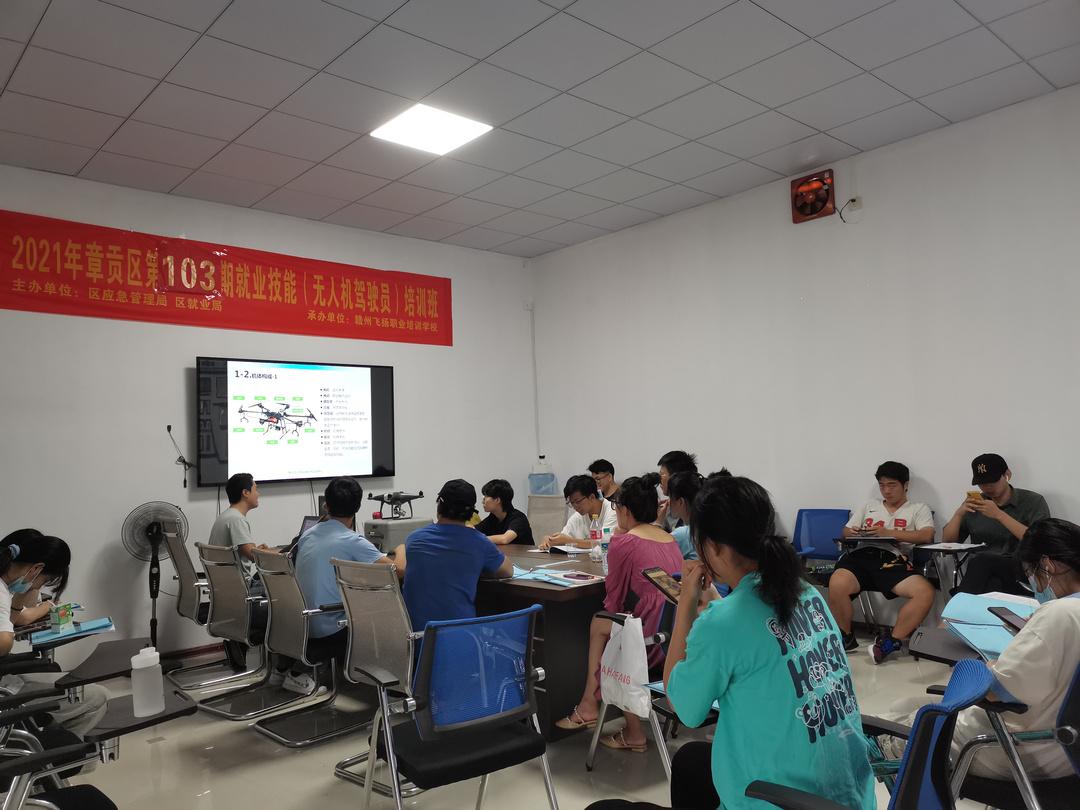 暑期圓夢計劃|直擊贛州第103期無人機培訓(xùn)現(xiàn)場插圖1 暑期圓夢計劃|直擊贛州第103期無人機培訓(xùn)現(xiàn)場
