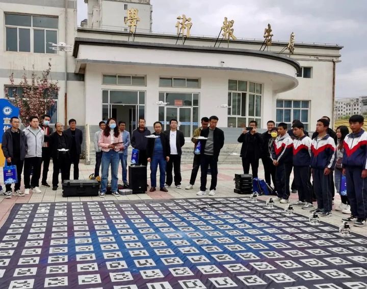 臨夏縣舉辦中小學(xué)創(chuàng)客機(jī)器人競賽技能培訓(xùn)